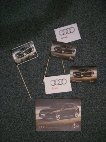 Papírové vlaječky na mávátkách - Audi